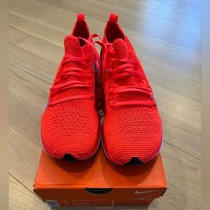 Nike Vaporfly 4% Flyknit. Men’s 7/Women’s 8.5. Running Sneakers